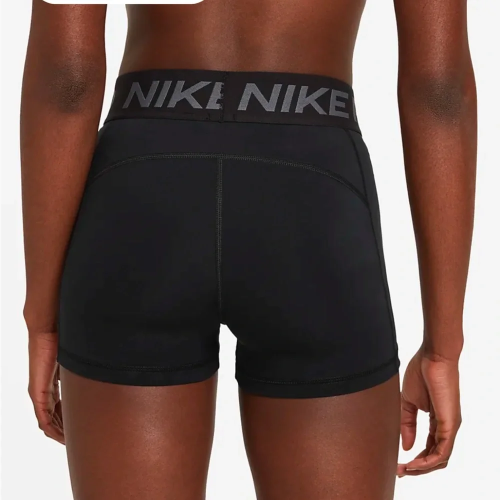NWT Nike Pro
Women's 3" Shorts size L MSRP $50 - Picture 3 of 3